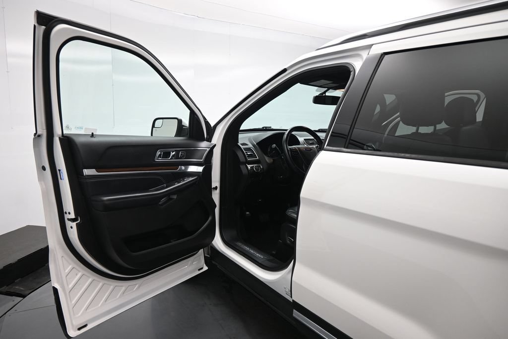 Used 2017 Ford Explorer Limited FWD image 9