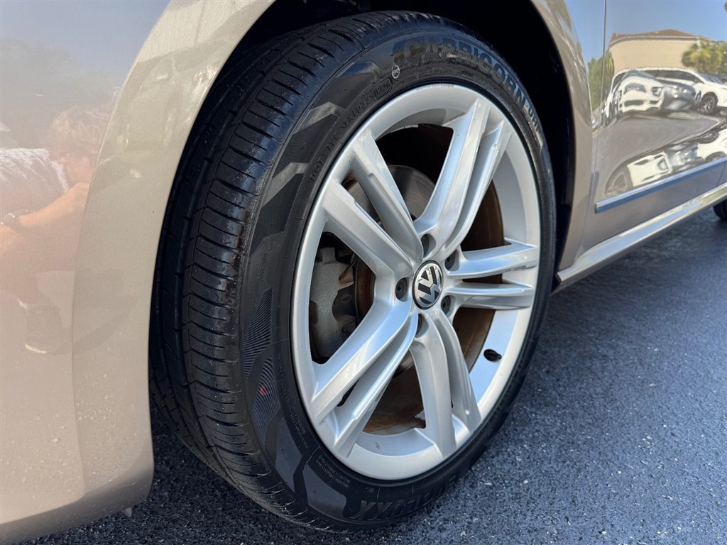 Used 2015 Volkswagen Passat 1.8T SEL Premium FWD image 9
