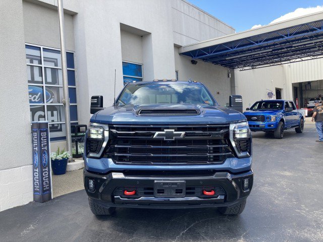 Used 2025 Chevrolet Silverado 2500 LTZ w/ Trail Boss Package AWD/4WD image 4
