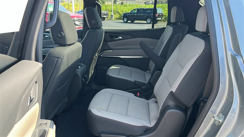 New 2027 Chevrolet Traverse LT w/ Sun and Wheel Package FWD image 25