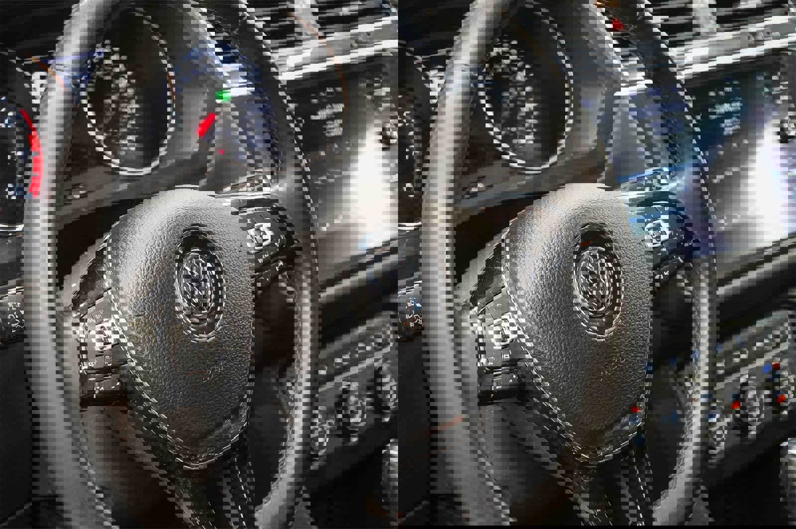 Used 2020 Volkswagen Tiguan SE image 20