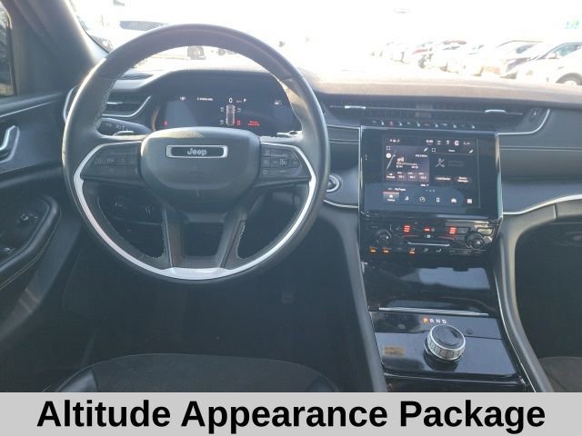Used 2023 Jeep Grand Cherokee Altitude image 4