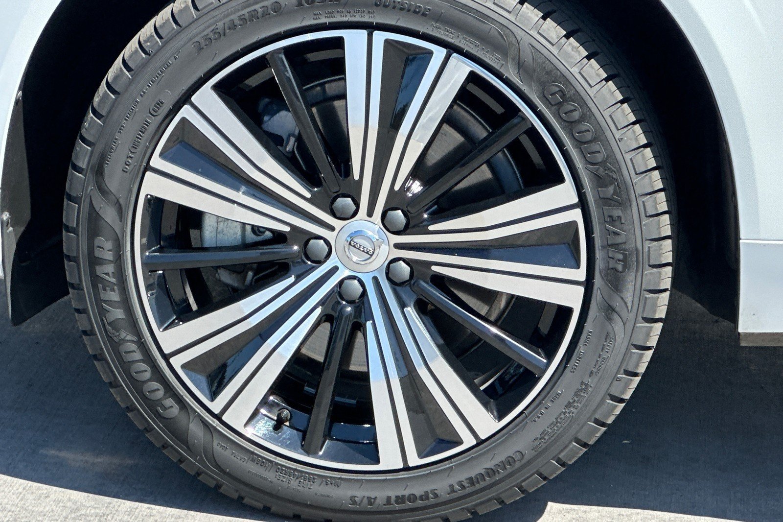 Certified 2023 Volvo XC60 T8 Plus AWD/4WD image 35
