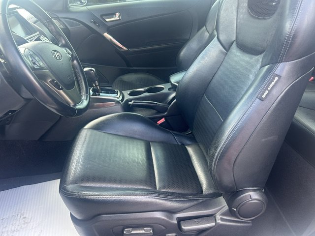 Used 2013 Hyundai Genesis 3.8 RWD image 8