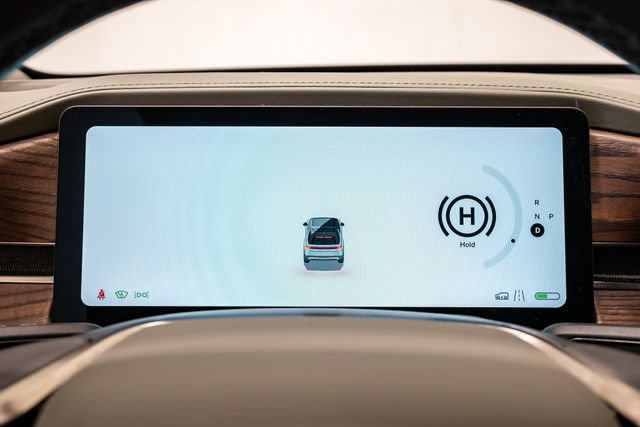 Used 2023 Rivian R1S Launch Edition AWD/4WD image 16