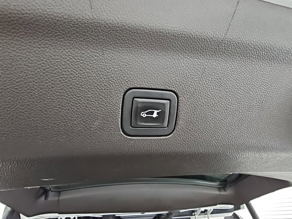 Used 2021 GMC Yukon XL SLT w/ SLT Premium Package image 42