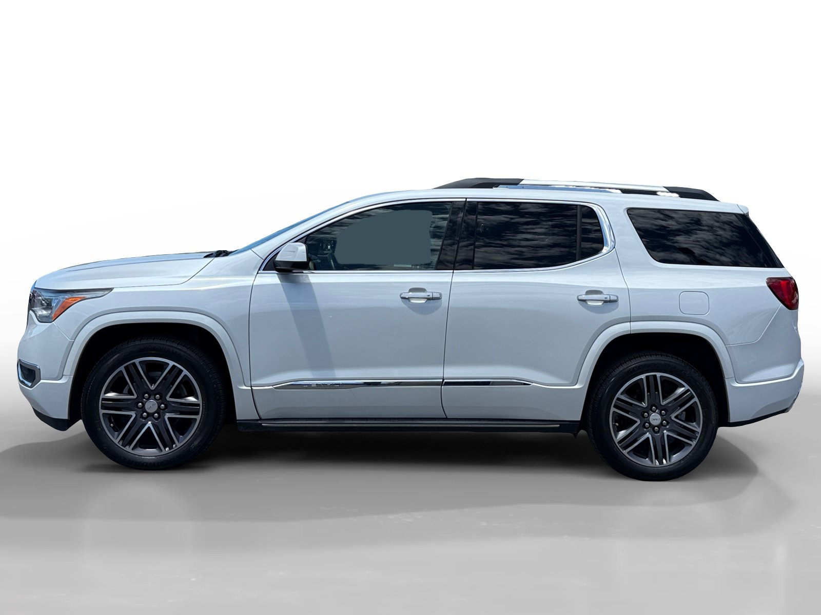 Used 2017 GMC Acadia Denali w/ Technology Package AWD/4WD image 2
