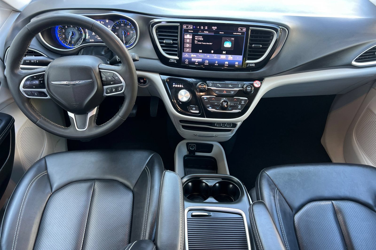 Used 2024 Chrysler Pacifica Touring-L FWD image 15