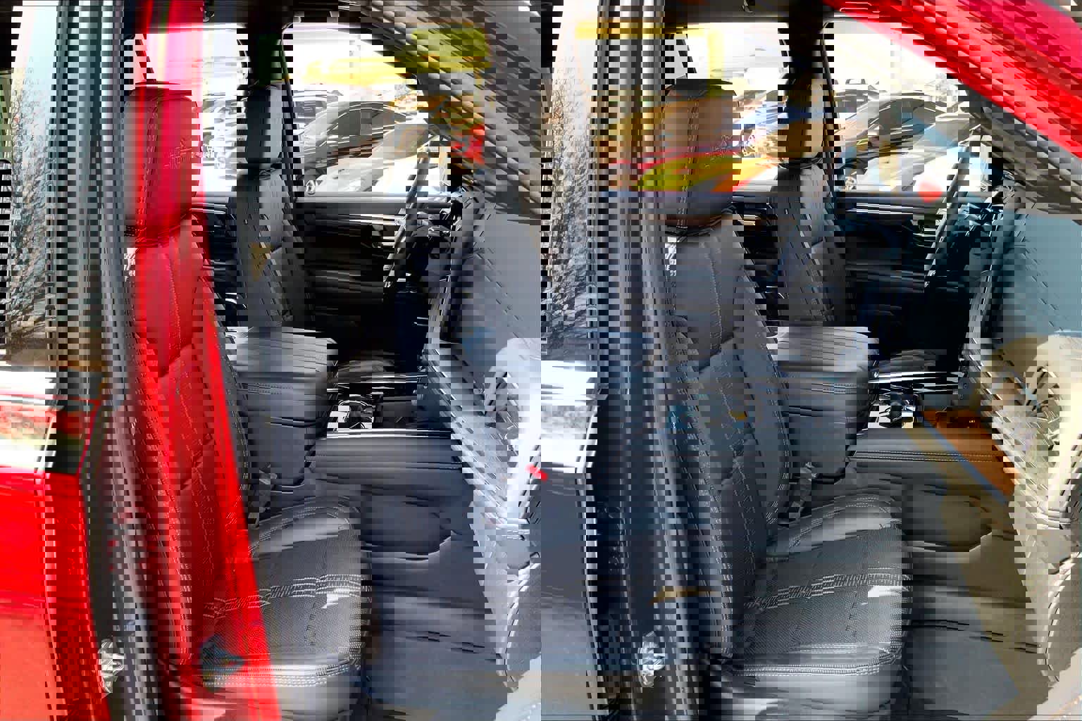 Used 2025 Chevrolet Tahoe High Country AWD/4WD image 9