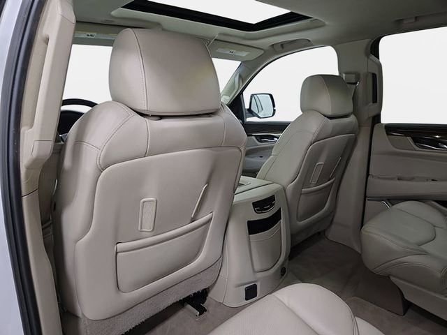 Used 2018 Cadillac Escalade Luxury AWD/4WD image 12