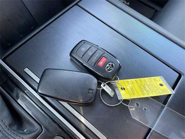 Used 2024 Toyota Tundra Platinum image 32