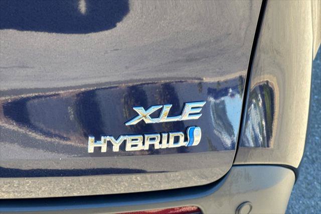 Certified 2024 Toyota Sienna XLE FWD image 30