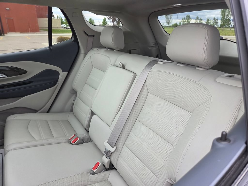 Used 2024 GMC Terrain Denali w/ Denali Premium Package AWD/4WD image 49