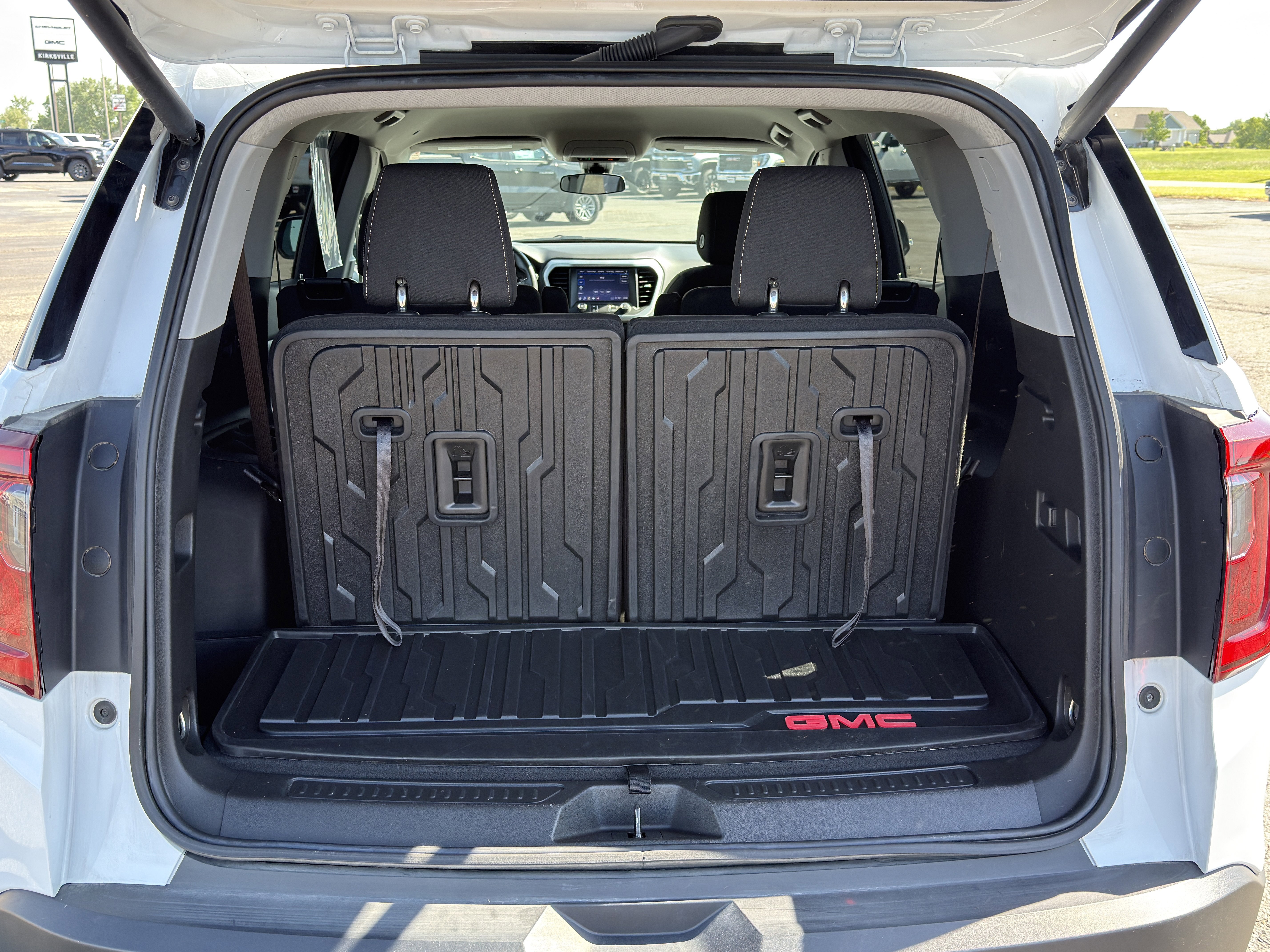 Used 2023 GMC Acadia SLE w/ Driver Convenience Package AWD/4WD image 16