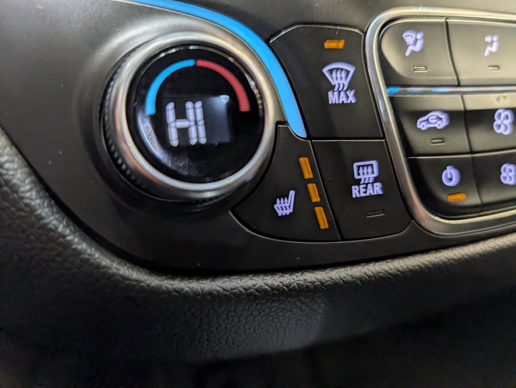 Used 2018 Chevrolet Equinox LT image 23