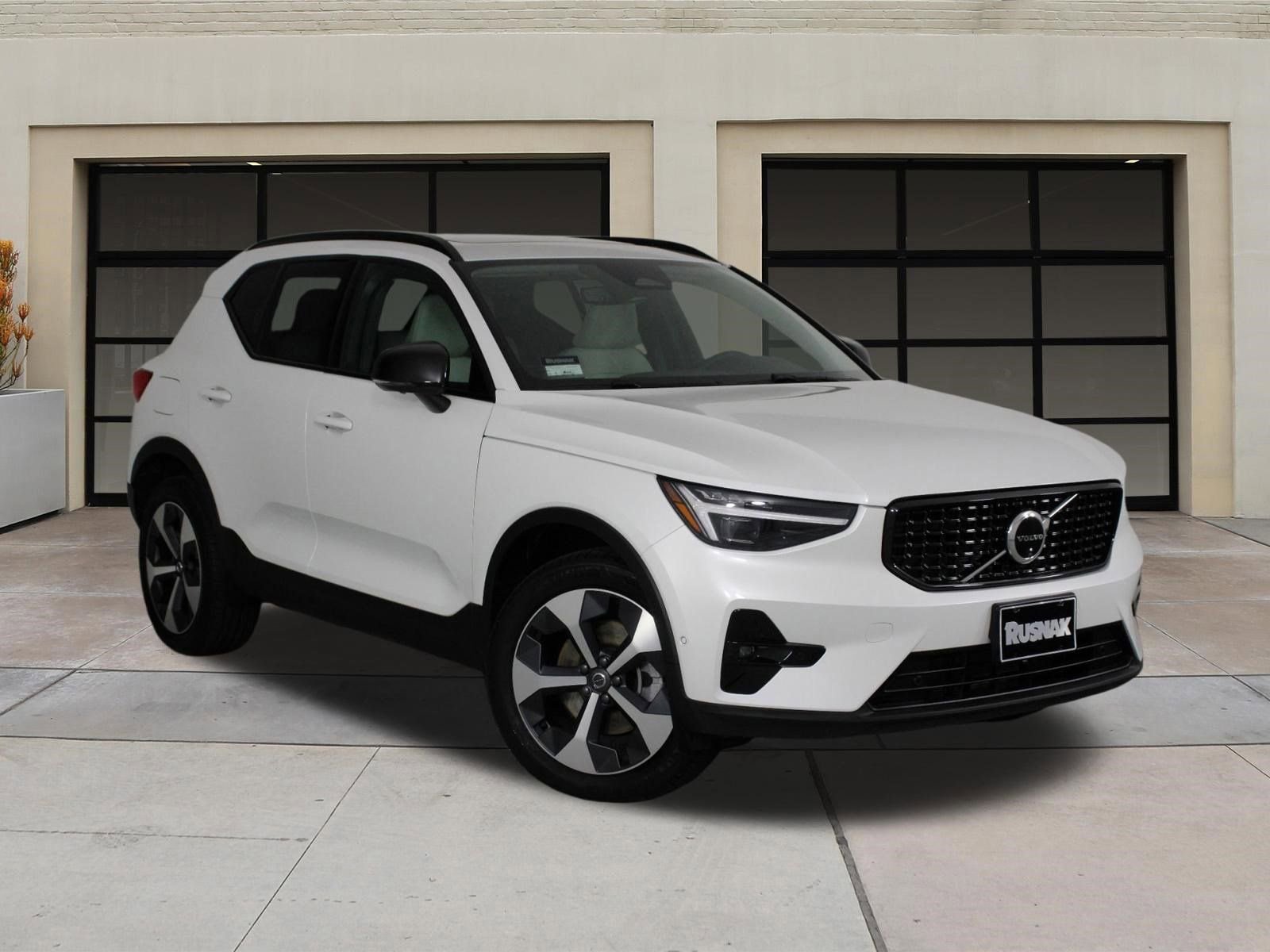 Certified 2026 Volvo XC40 B5 Plus w/ Protection Package Premier image 34