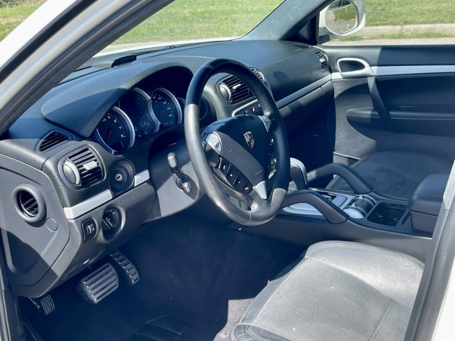 Used 2009 Porsche Cayenne GTS image 12