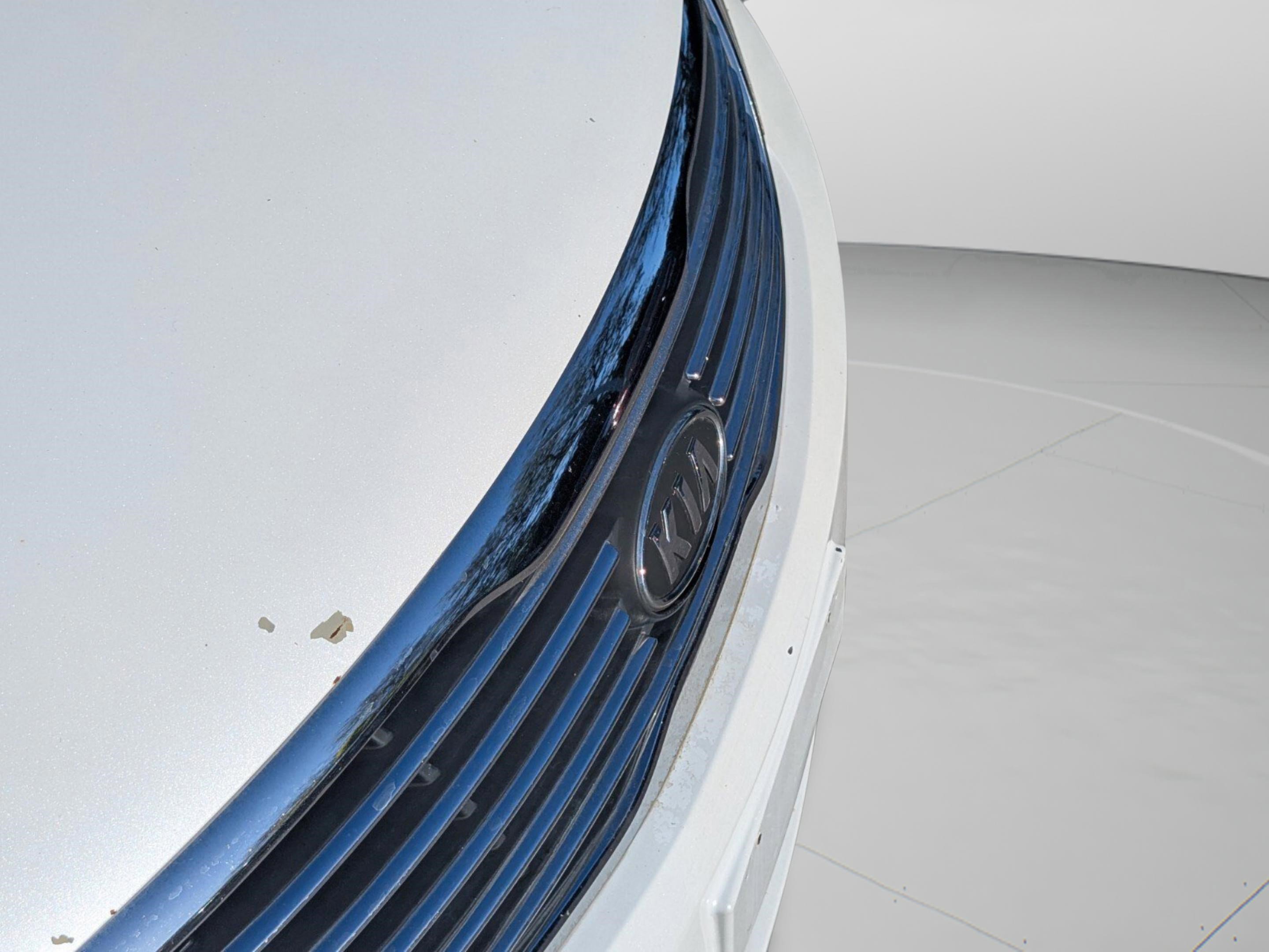 Used 2010 Kia Optima EX w/ Premium Pkg image 12