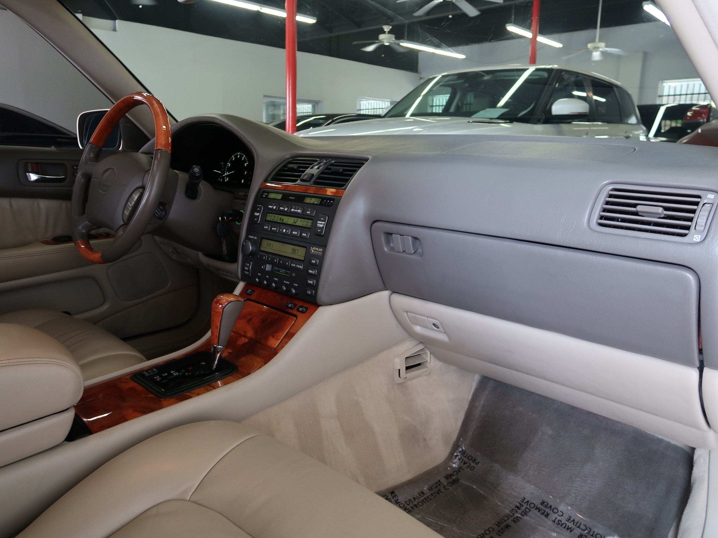 Used 2000 Lexus LS 400 RWD image 25