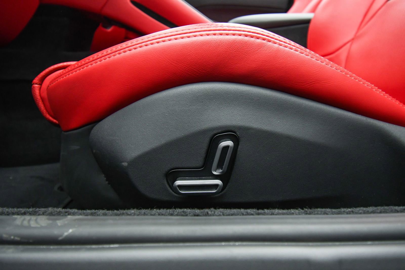 Used 2024 Ferrari Roma Spider image 49