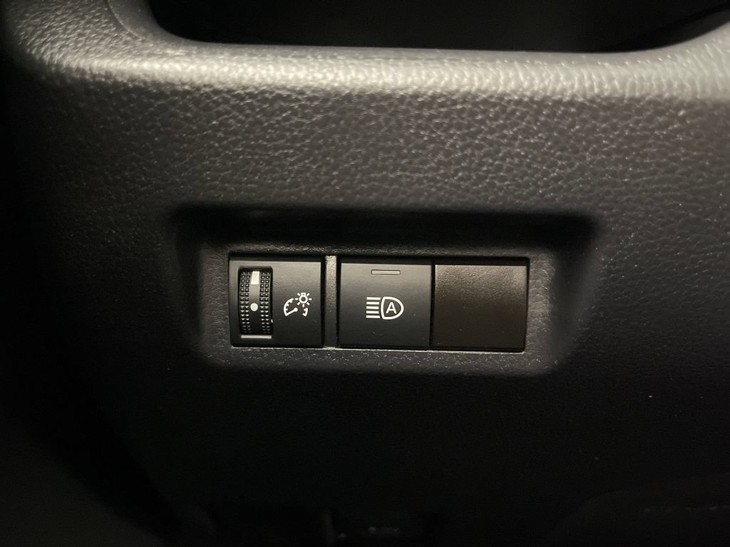 Certified 2025 Toyota RAV4 XLE FWD image 28