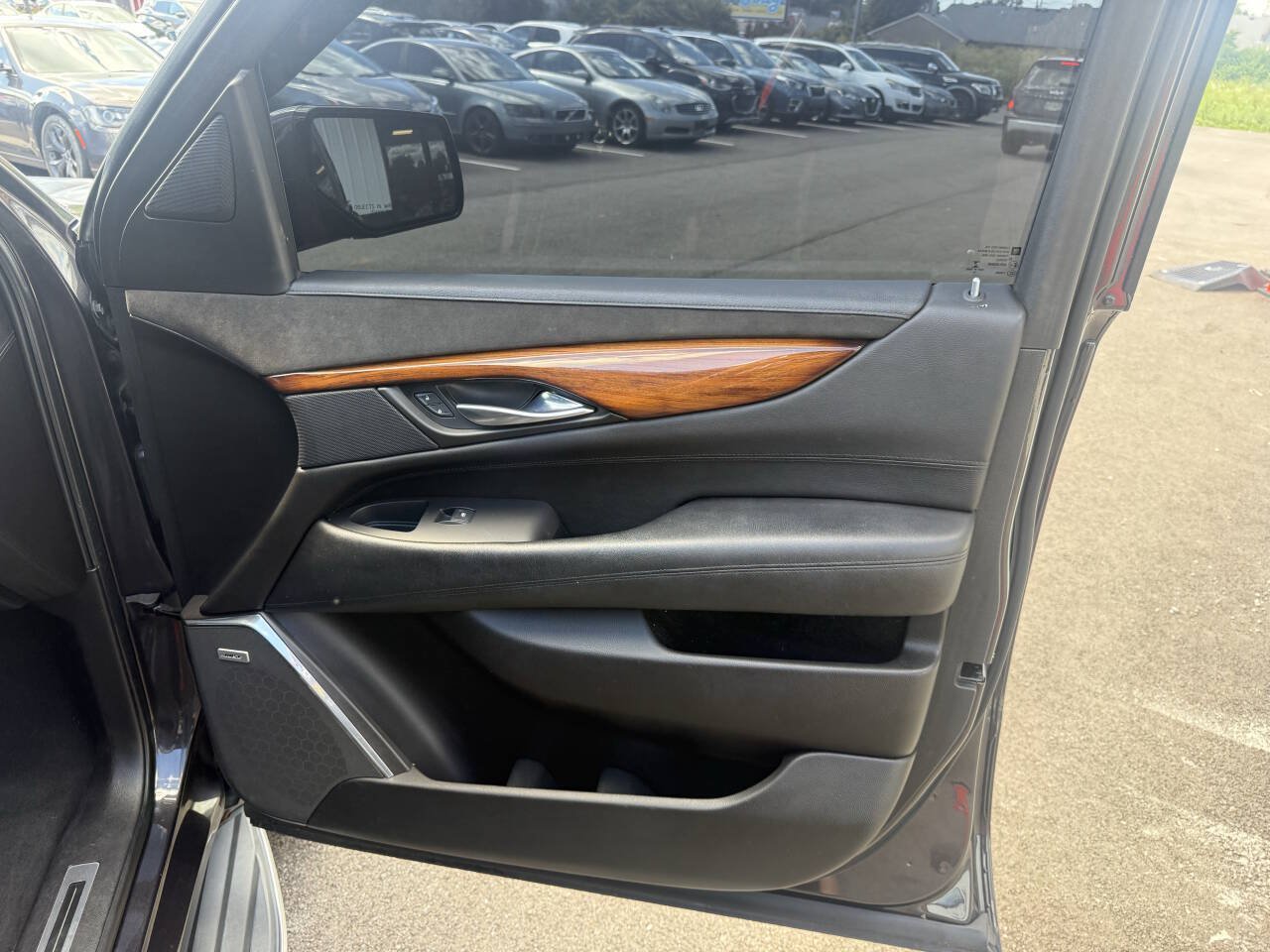 Used 2015 Cadillac Escalade Luxury AWD/4WD image 14