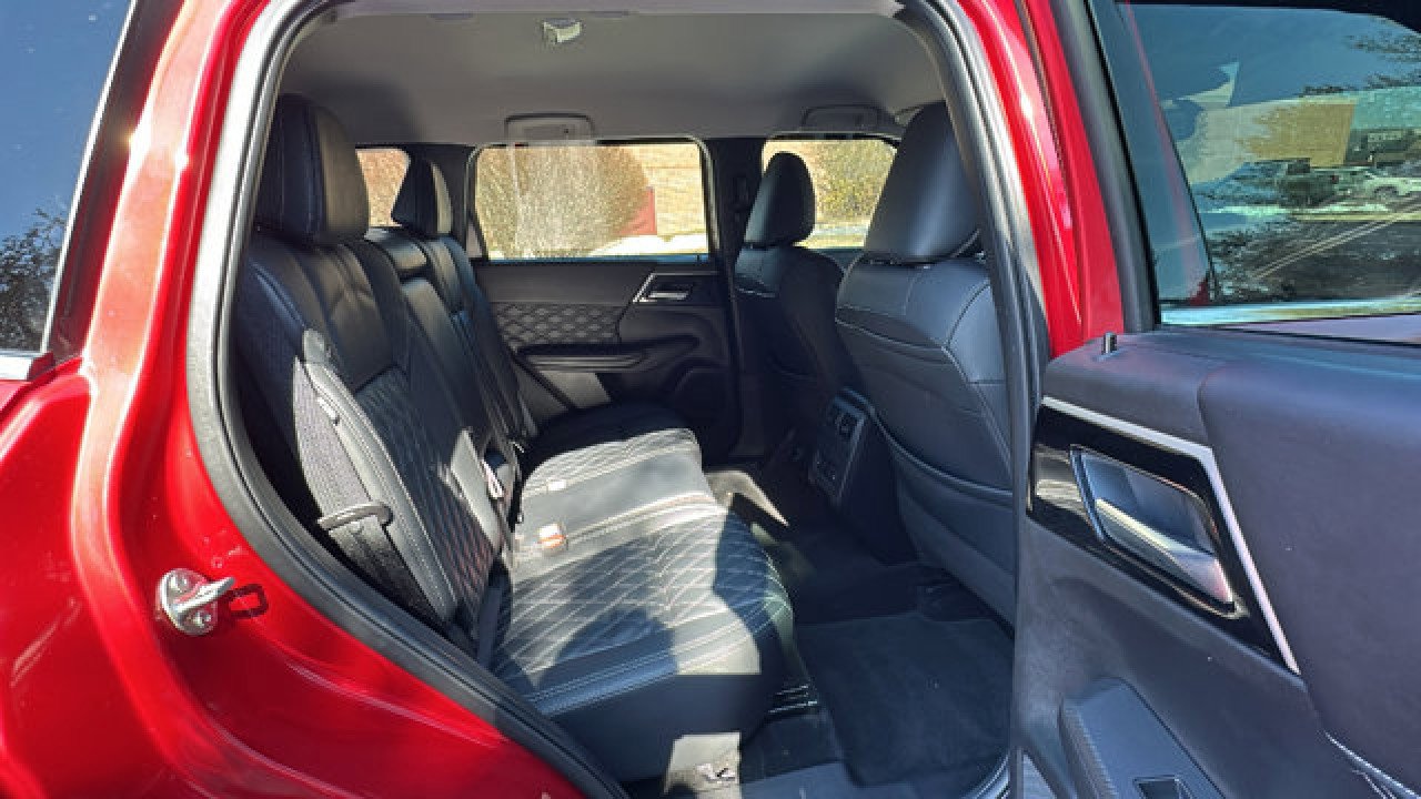 Used 2022 Mitsubishi Outlander SEL image 25