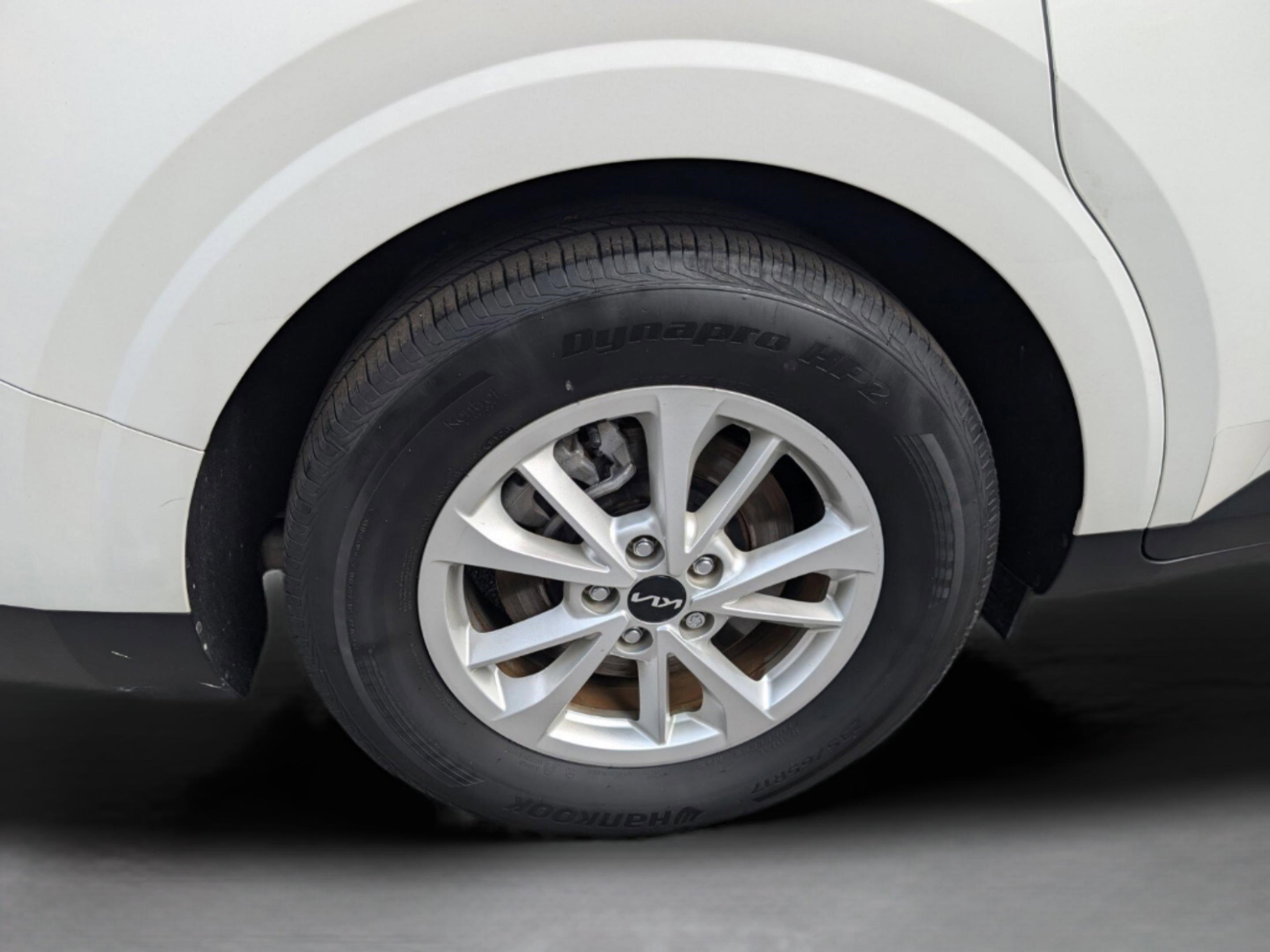 Certified 2024 Kia Carnival LX image 23