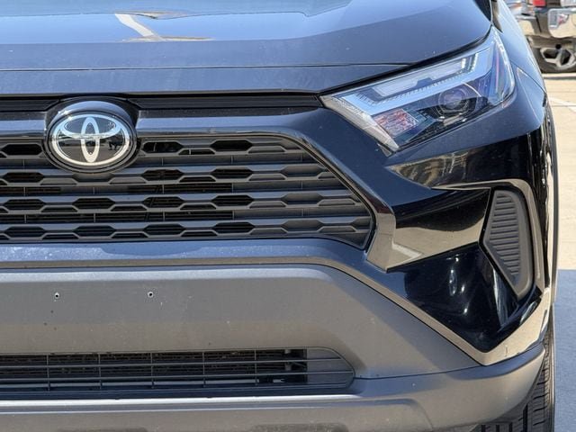 Used 2025 Toyota RAV4 XLE FWD image 9