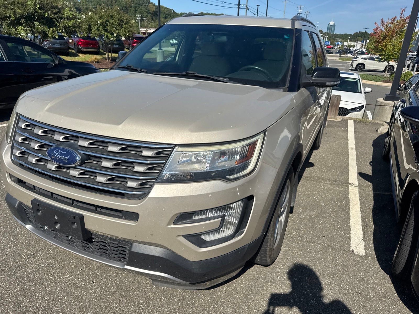 Used 2017 Ford Explorer XLT AWD/4WD image 18