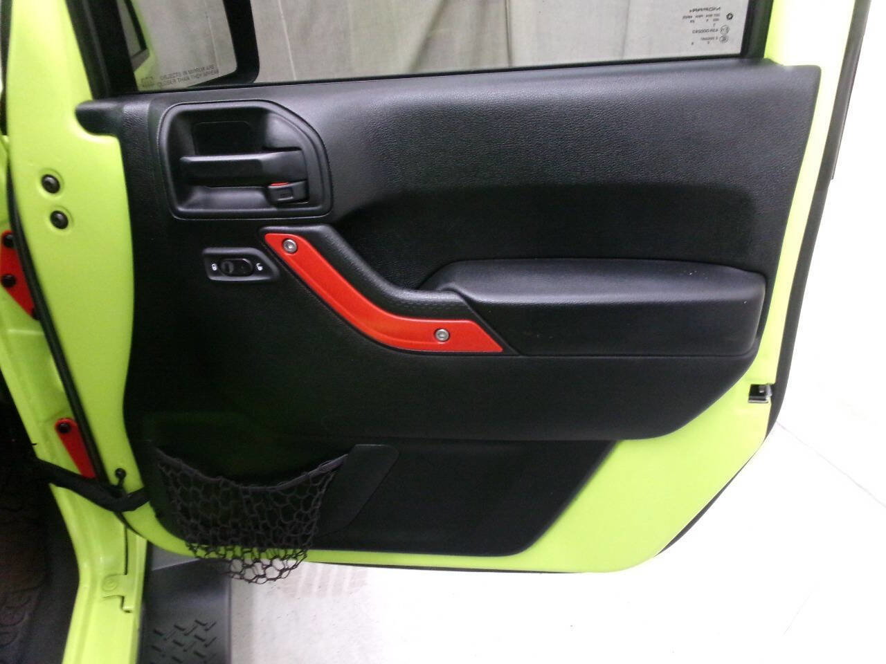 Used 2017 Jeep Wrangler Unlimited Rubicon w/ Cold Weather Group image 28