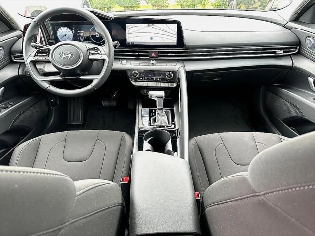 Used 2024 Hyundai Elantra SEL w/ Convenience Package image 22