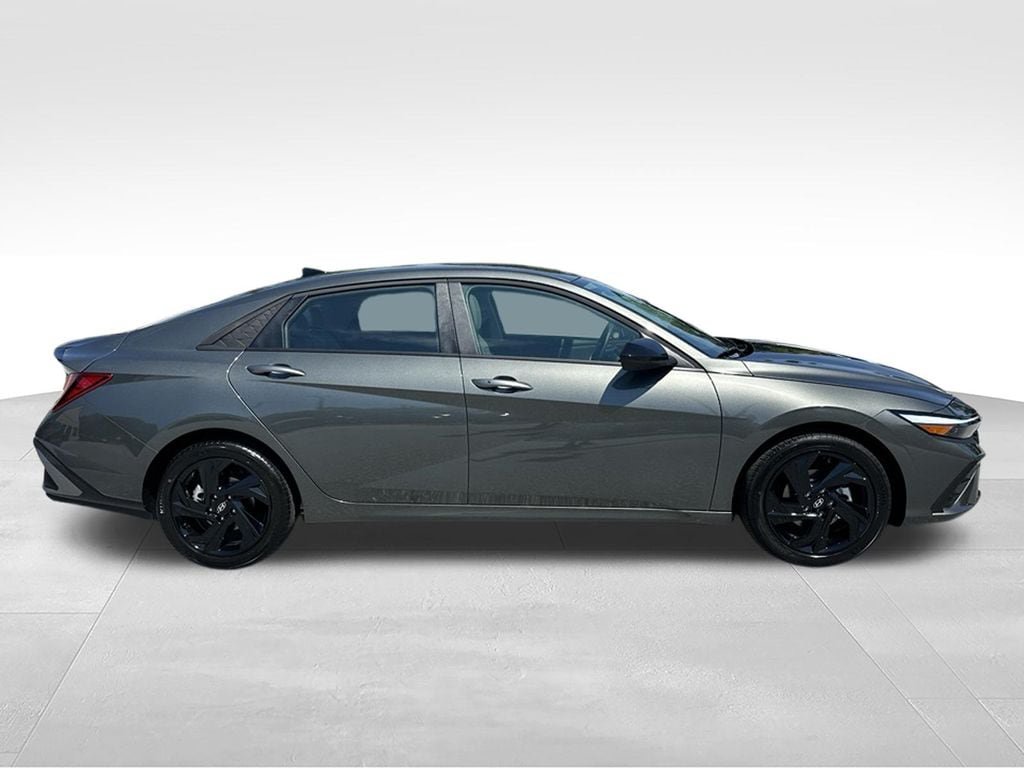 New 2026 Hyundai Elantra SEL Sport FWD image 8