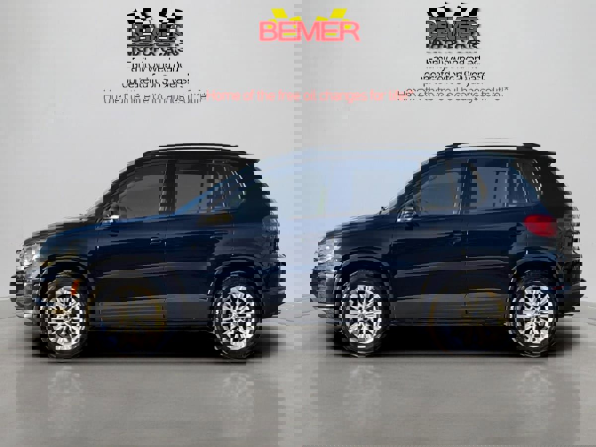 Used 2017 Volkswagen Tiguan Limited w/ Premium Package image 2