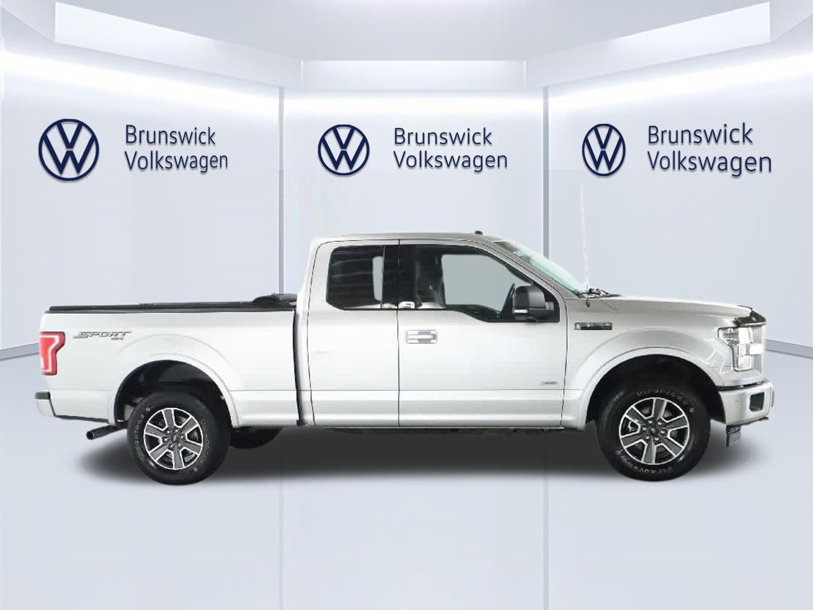 Used 2017 Ford F150 XLT w/ Equipment Group 302A Luxury AWD/4WD image 13
