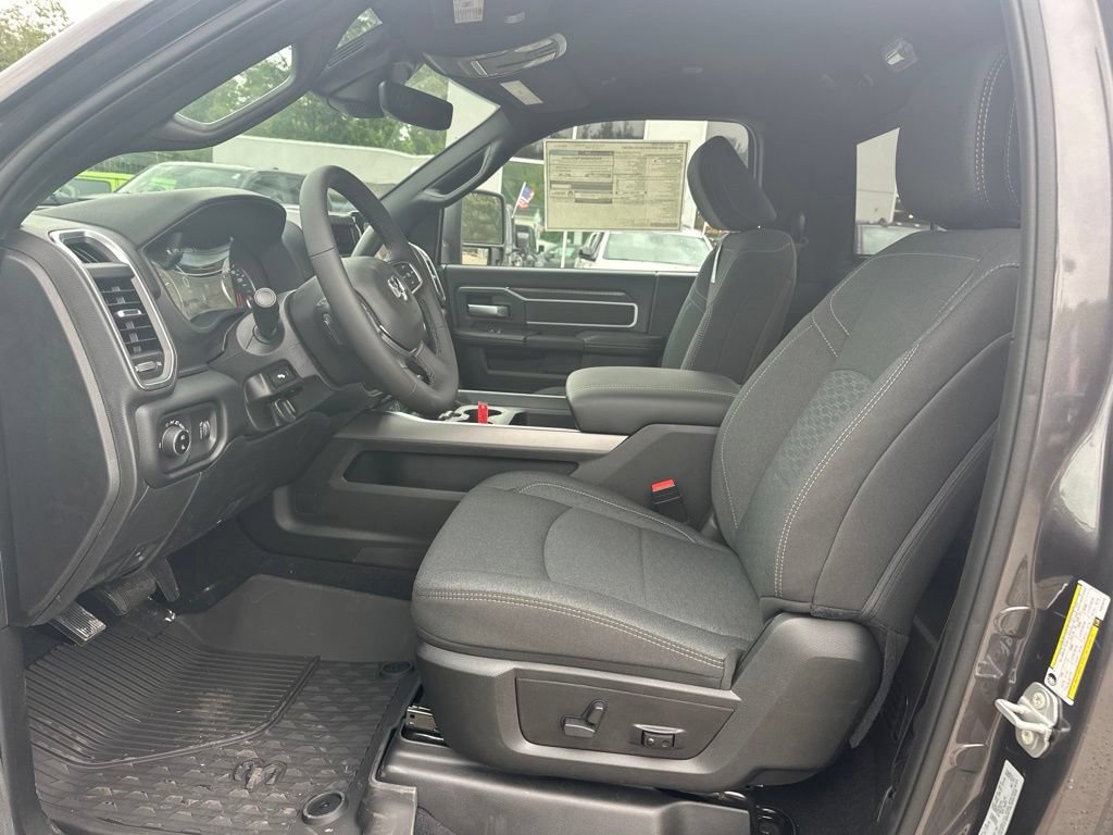 New 2026 RAM 3500 Big Horn AWD/4WD image 10