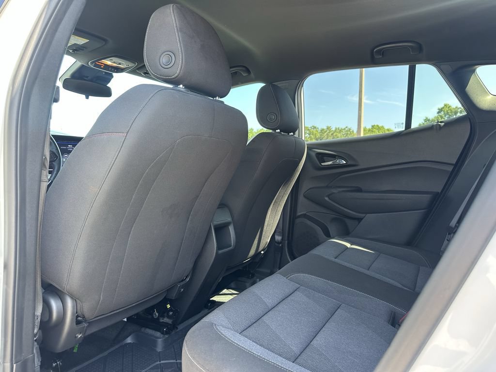 Used 2025 Chevrolet Trax RS FWD image 18