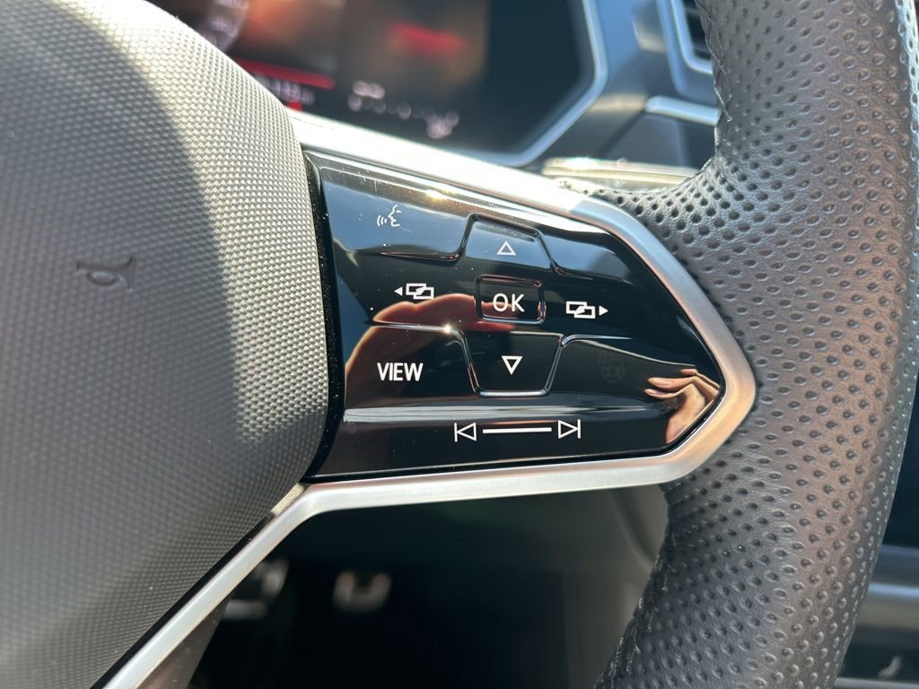 Certified 2024 Volkswagen Tiguan SE R-Line image 22