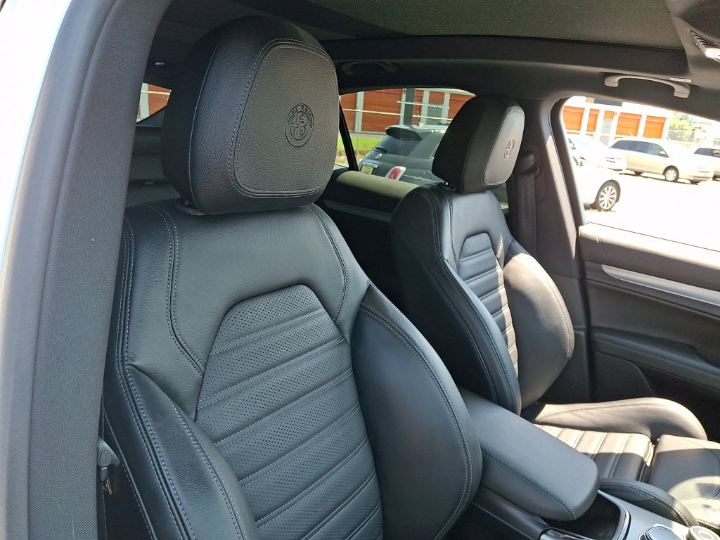 Used 2024 Alfa Romeo Stelvio Veloce AWD/4WD image 13