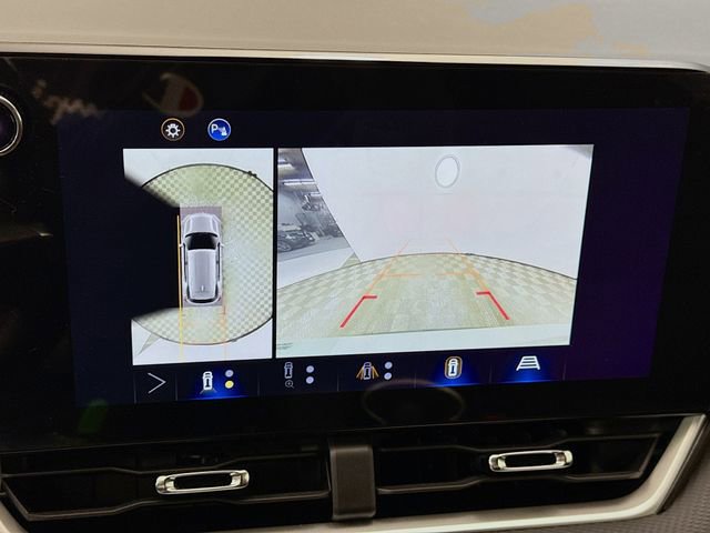 Used 2025 Chevrolet Equinox LT w/ Safety and Technology Package image 15