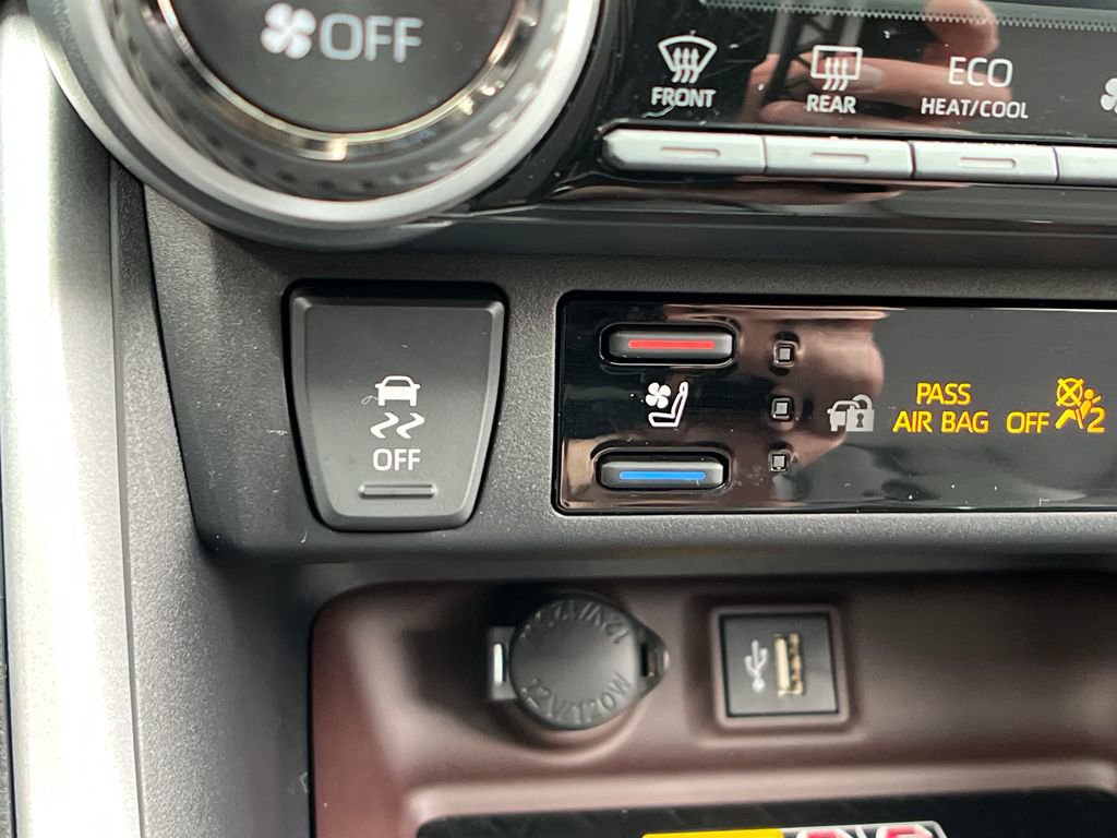 Used 2025 Toyota RAV4 Limited w/ Advanced Technology Package image 30