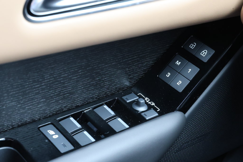 New 2026 Land Rover Range Rover Velar Autobiography AWD/4WD image 10