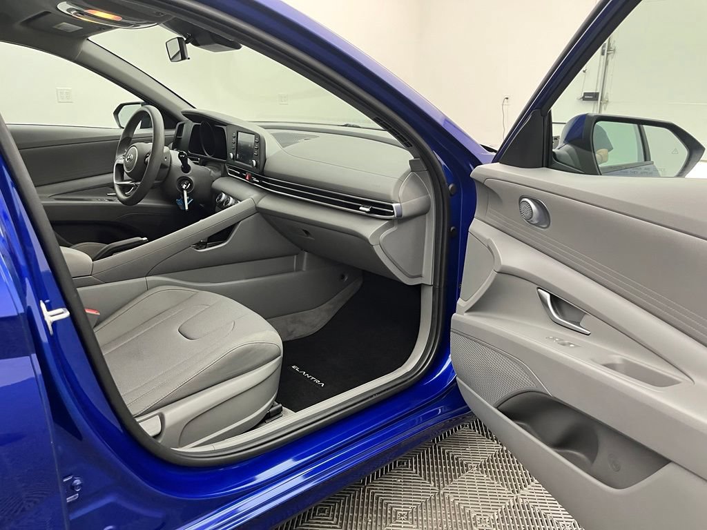 Used 2023 Hyundai Elantra SE FWD image 30