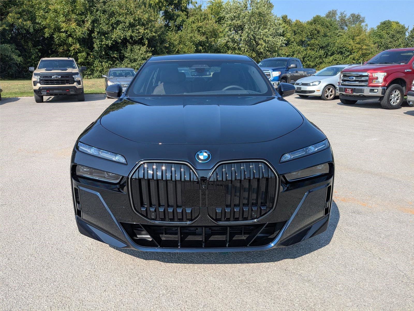 New 2026 BMW i7 xDrive60 w/ Executive Package image 2