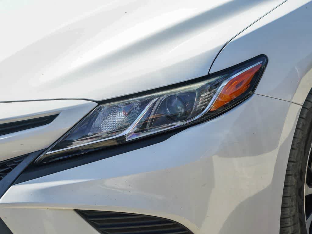 Used 2019 Toyota Camry SE FWD image 2