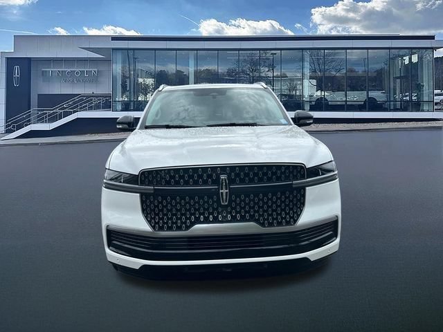 New 2026 Lincoln Navigator Reserve AWD/4WD image 2