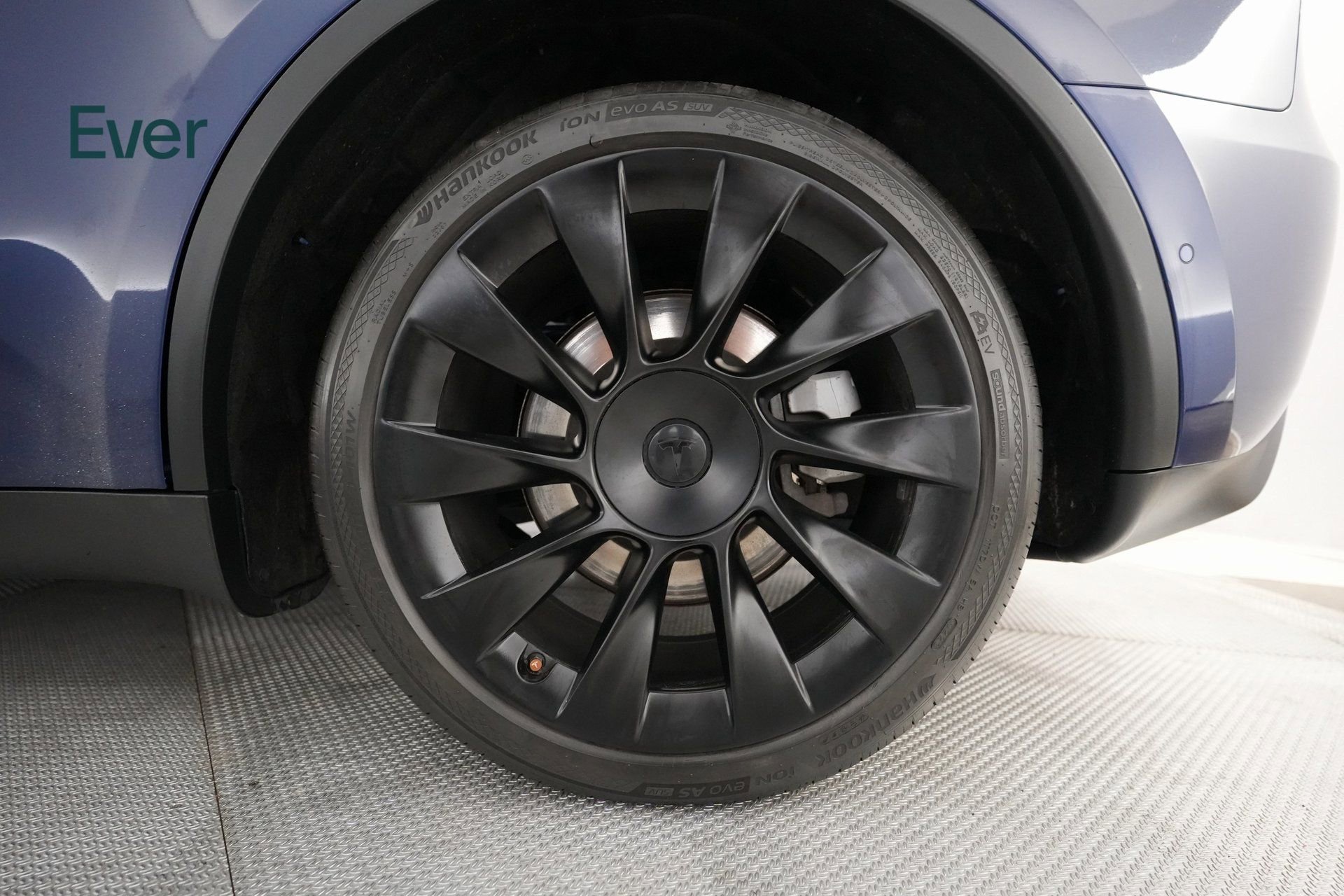 Used 2022 Tesla Model Y Long Range image 17