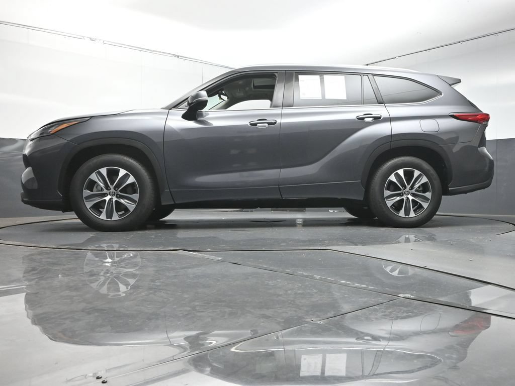 Used 2020 Toyota Highlander XLE FWD image 36