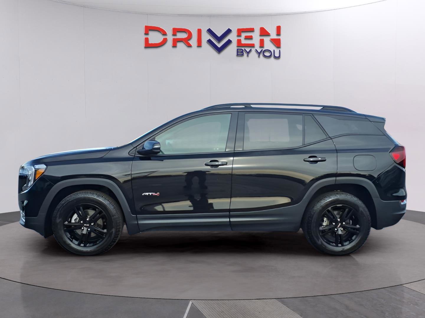 Used 2024 GMC Terrain AT4 image 3