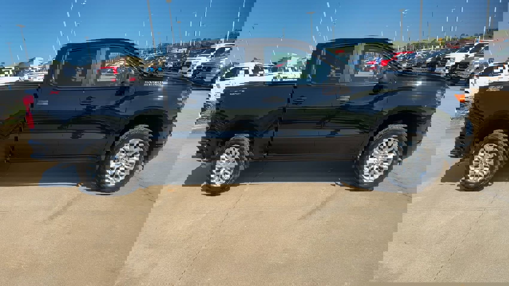 Used 2025 Chevrolet Silverado 1500 Custom image 2